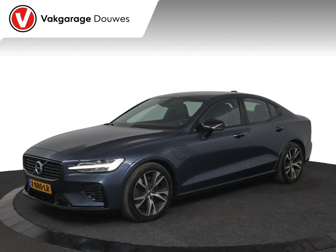 Volvo S60 - 2.0 T8 AWD Twin Engine R-Design |Stoel & Stuur verwarming | - AutoWereld.nl