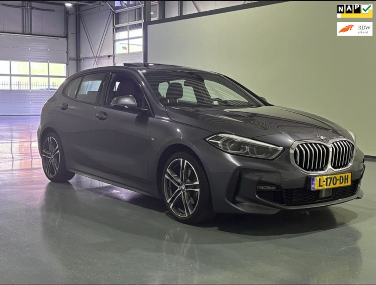 BMW 1-serie - 118i HIGH EXECUTIVE M SPORT PANORAMADAK VIRTUAL DASH NAP ORIGINEEL NEDERLANDS M PAKKET - AutoWereld.nl