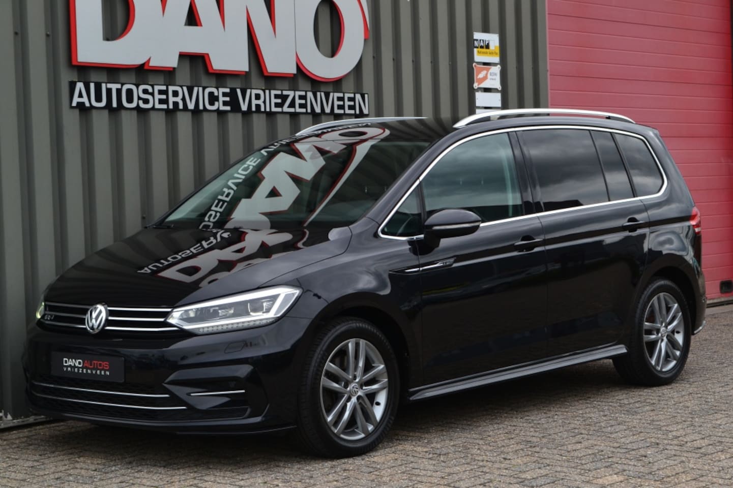 Volkswagen Touran - Touran 1.8 TSI DSG 180PK R-line Camera/Navi/LED - AutoWereld.nl