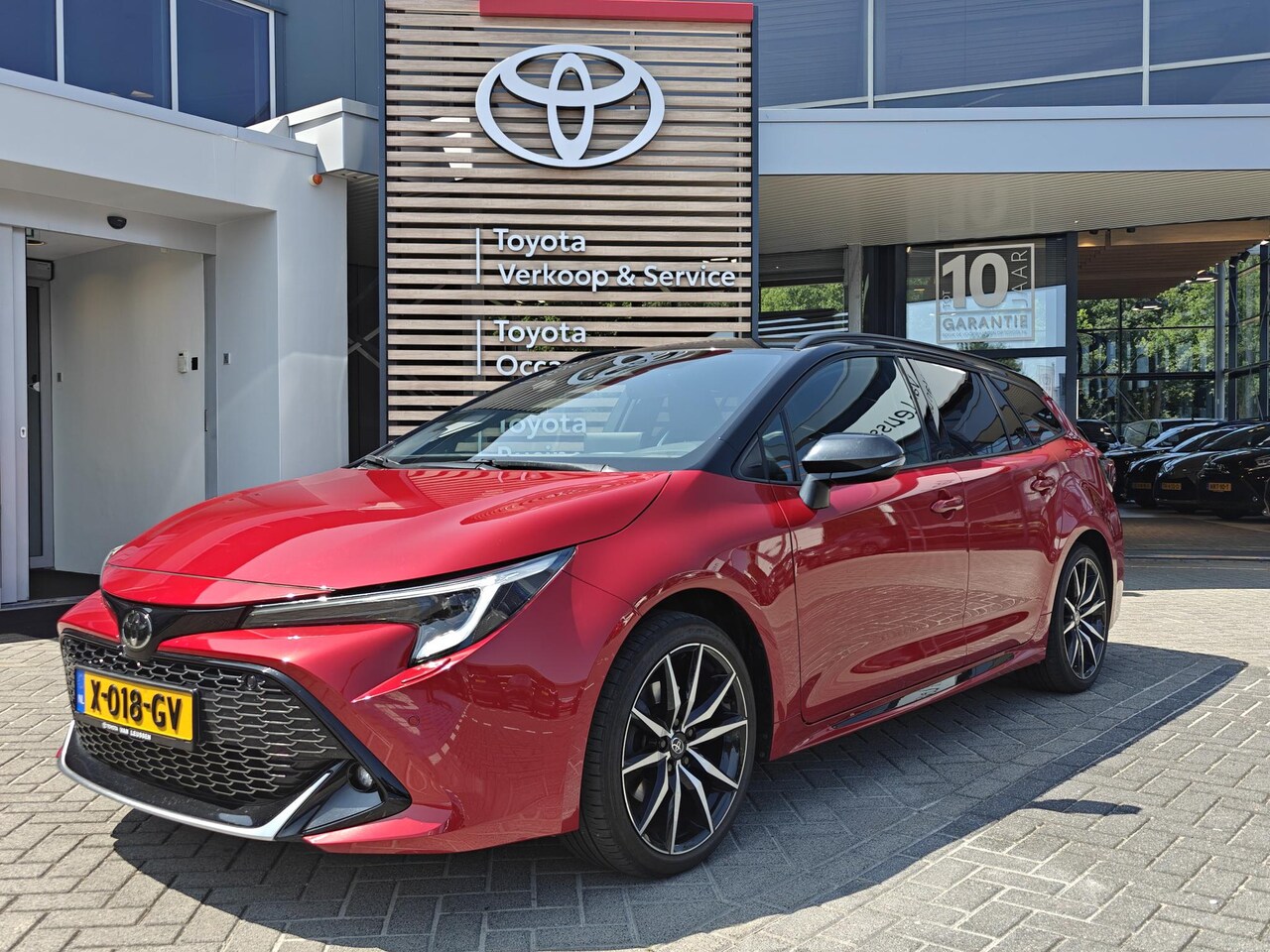 Toyota Corolla Touring Sports - Hybrid 200 GR Sport Plus 196PK NAVI SPORTSTOELEN STOELVERW 18' LM-VELGEN PARK-SENSOREN BLU - AutoWereld.nl