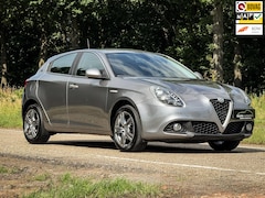 Alfa Romeo Giulietta - 1.4 Turbo | Clima | Cruise | Metalic | Elektr. ramen | PDC | Bleutooth | 70kdm |