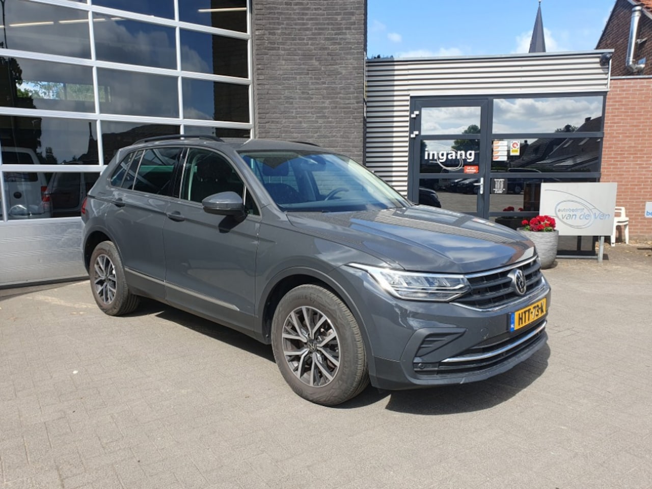 Volkswagen Tiguan - 1.4 TSI eHybrid 245PK, life massagestoel, zwenkbare trekhaak, app connect, camera. adaptiv - AutoWereld.nl