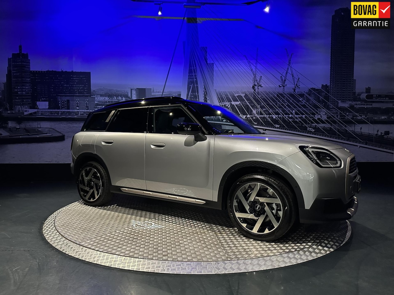 MINI Countryman - 1.5 C Favoured L *Pano*Leder*19inch* HUD* - AutoWereld.nl