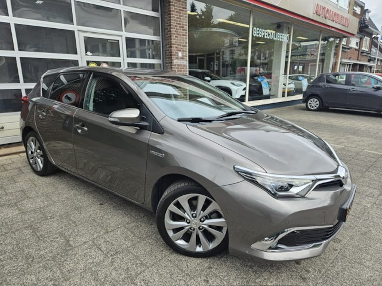 Toyota Auris - 1.8 Hybrid Executive Pdc/Stoel verwarming - AutoWereld.nl