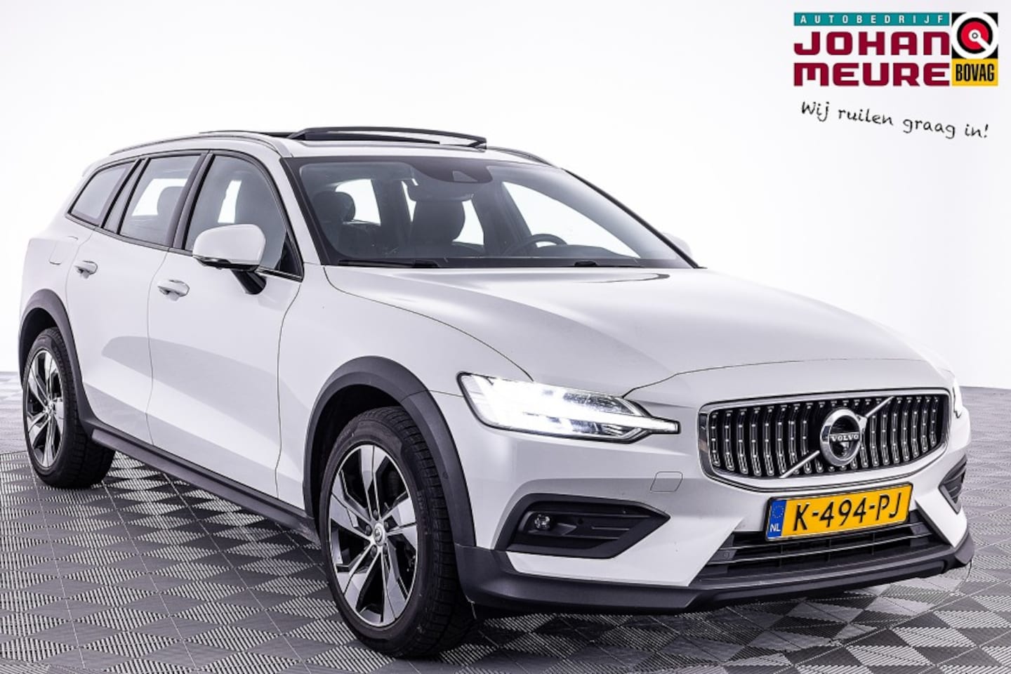 Volvo V60 Cross Country - 2.0 B5 AWD Pro | PANORAMADAK | LEDER ✅ 1e Eigenaar - AutoWereld.nl
