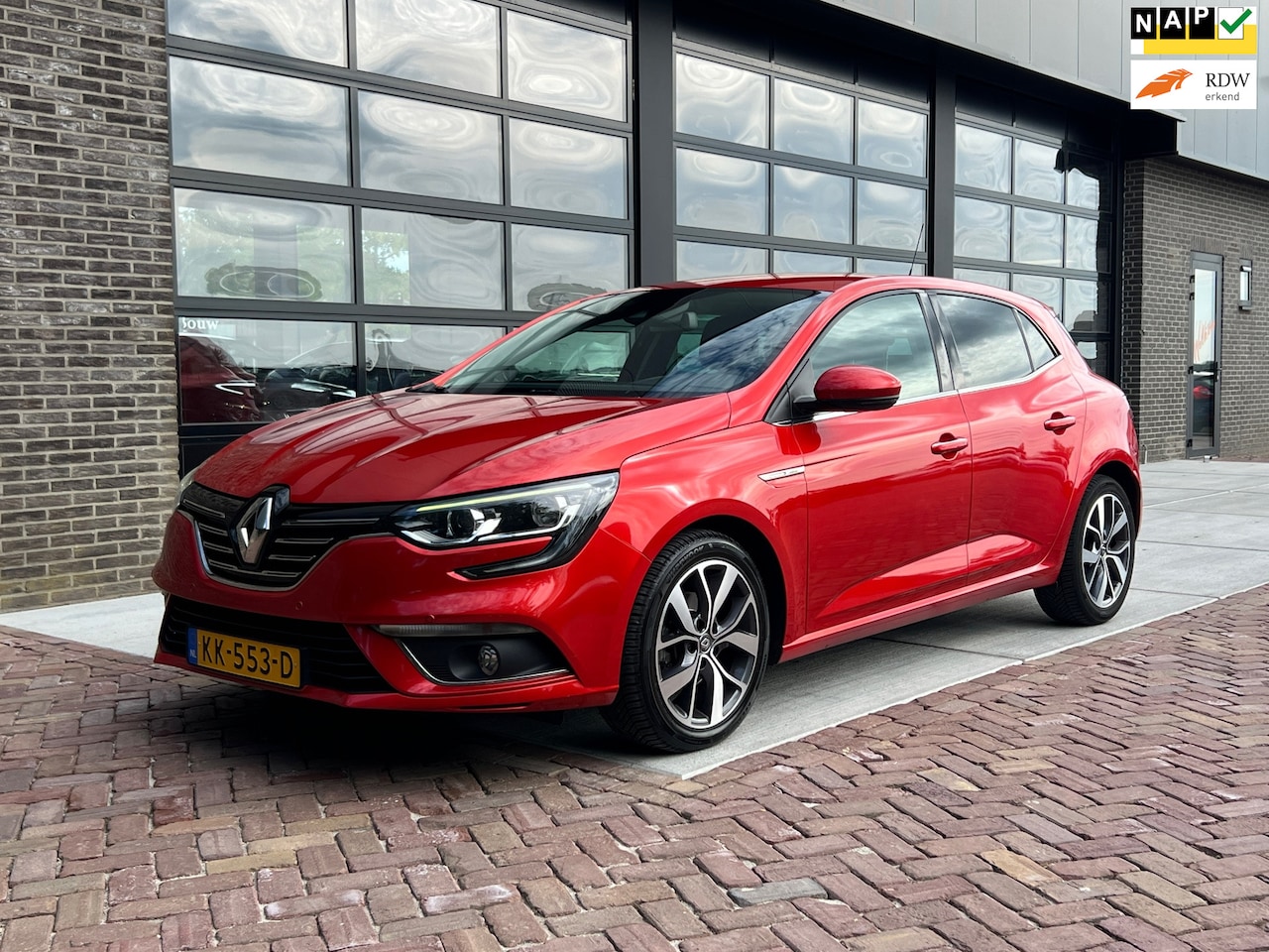 Renault Mégane - 1.5 dCi Bose | 1/2 Leer | Groot Navi | Clima | - AutoWereld.nl