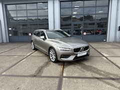 Volvo V60 - T4 Moment. Pro | Trekhaak | Panodak | Pilot Assist