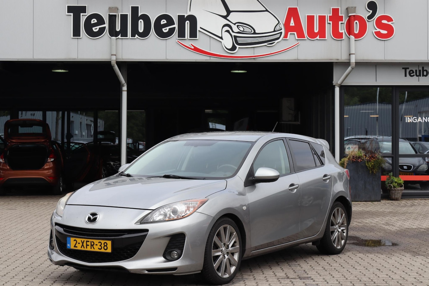 Mazda 3 - 1.6 CiTD Navigator Koppakking is lek, motor loopt wel maar niet goed. Climate control, Nav - AutoWereld.nl