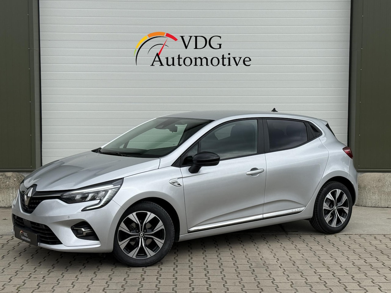 Renault Clio - 1.0 TCe 90 Limited / Navi / Airco / Parkeer sensoren V+A / Cruise / LM 16" - AutoWereld.nl
