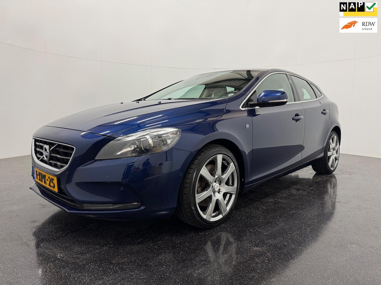 Volvo V40 - 2.0 D4 Ocean Race Business / Pano / Leder - AutoWereld.nl