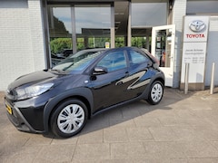 Toyota Aygo X - 1.0 VVT-i MT Play 72 pk | Adaptive Cruise Control | Achteruitrijcamera | Handmatige Airco