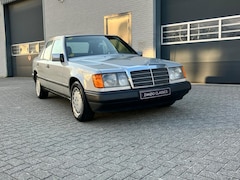 Mercedes-Benz 230