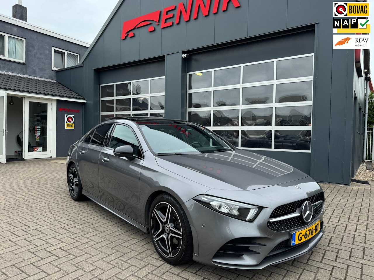 Mercedes-Benz A-klasse - 200 Business Solution AMG / Pano / Wide Screen / ACC / Lane assist - AutoWereld.nl