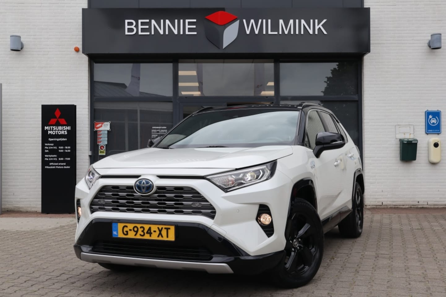 Toyota RAV4 - 2.5 Hybrid Bi-Tone | Navigatie | Elektr achterklep - AutoWereld.nl
