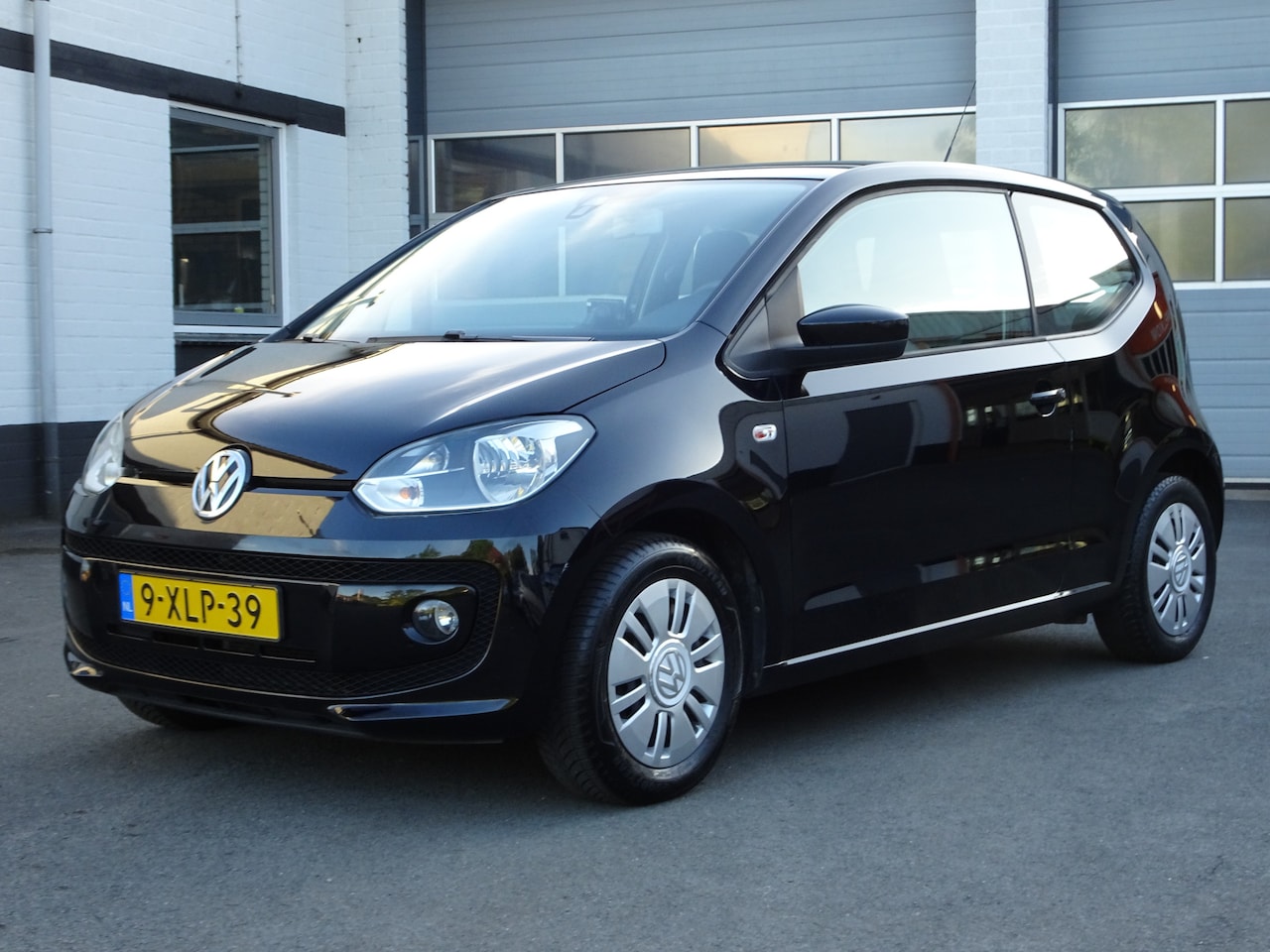 Volkswagen Up! - 1.0 move up! BlueMotion Airco, elektrische ramen, centrale vergrendeling, stoel verwarming - AutoWereld.nl