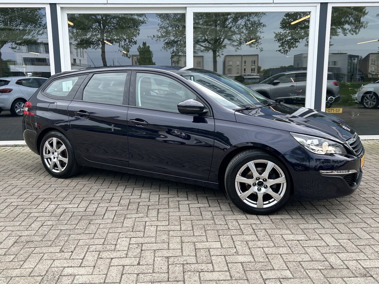 Peugeot 308 SW - 1.6 BlueHDI Blue Lease Pack 50% deal 2.975,- ACTIE PDC achter / LMV / Cruise / Navi / Clim - AutoWereld.nl