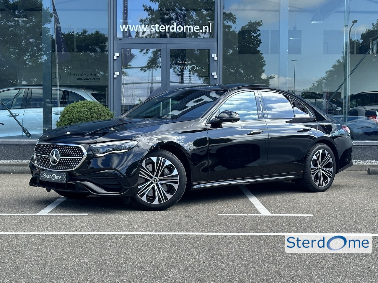 Mercedes-Benz E-klasse - 300 e AMG Line l Panorama dak I 360 camera I Head-up I Stoelverwarming I Brurmester 4D I D - AutoWereld.nl