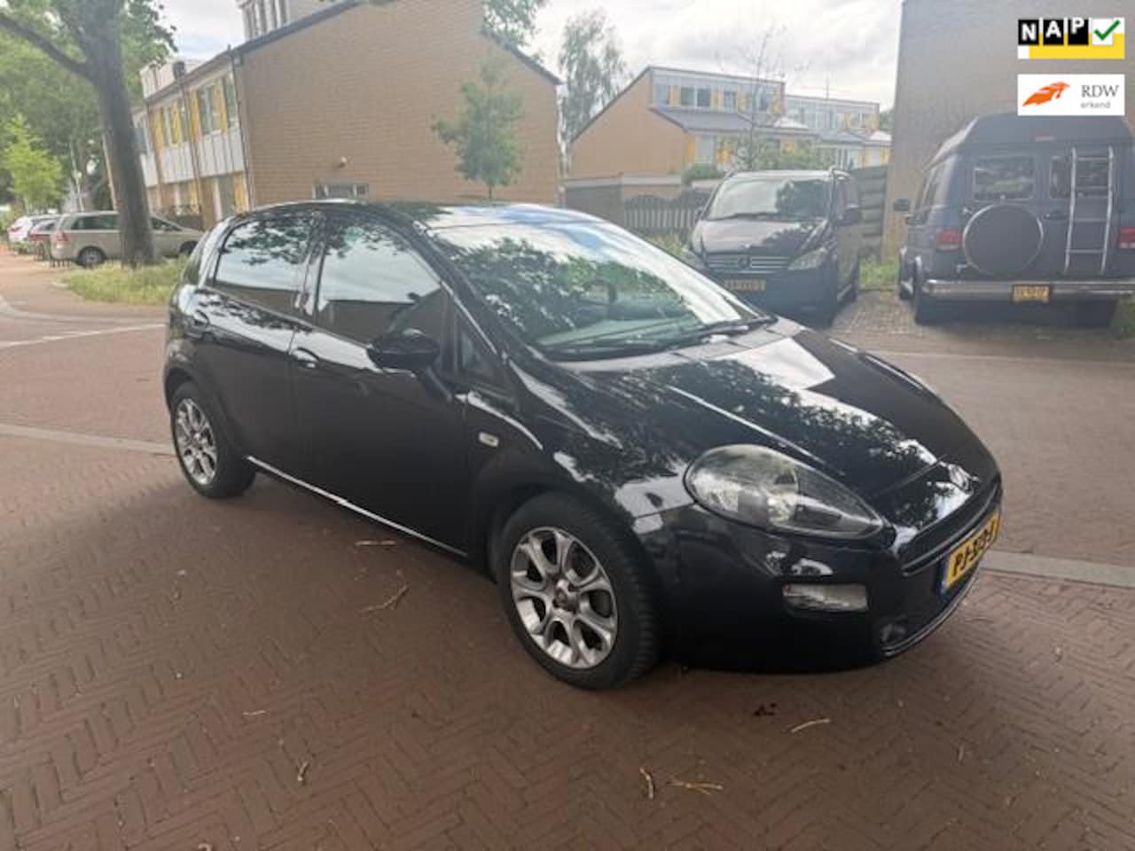 Fiat Punto Evo - Airco / 56.000 NAP / Bouwjaar 2017 / Parkeersensoren - AutoWereld.nl