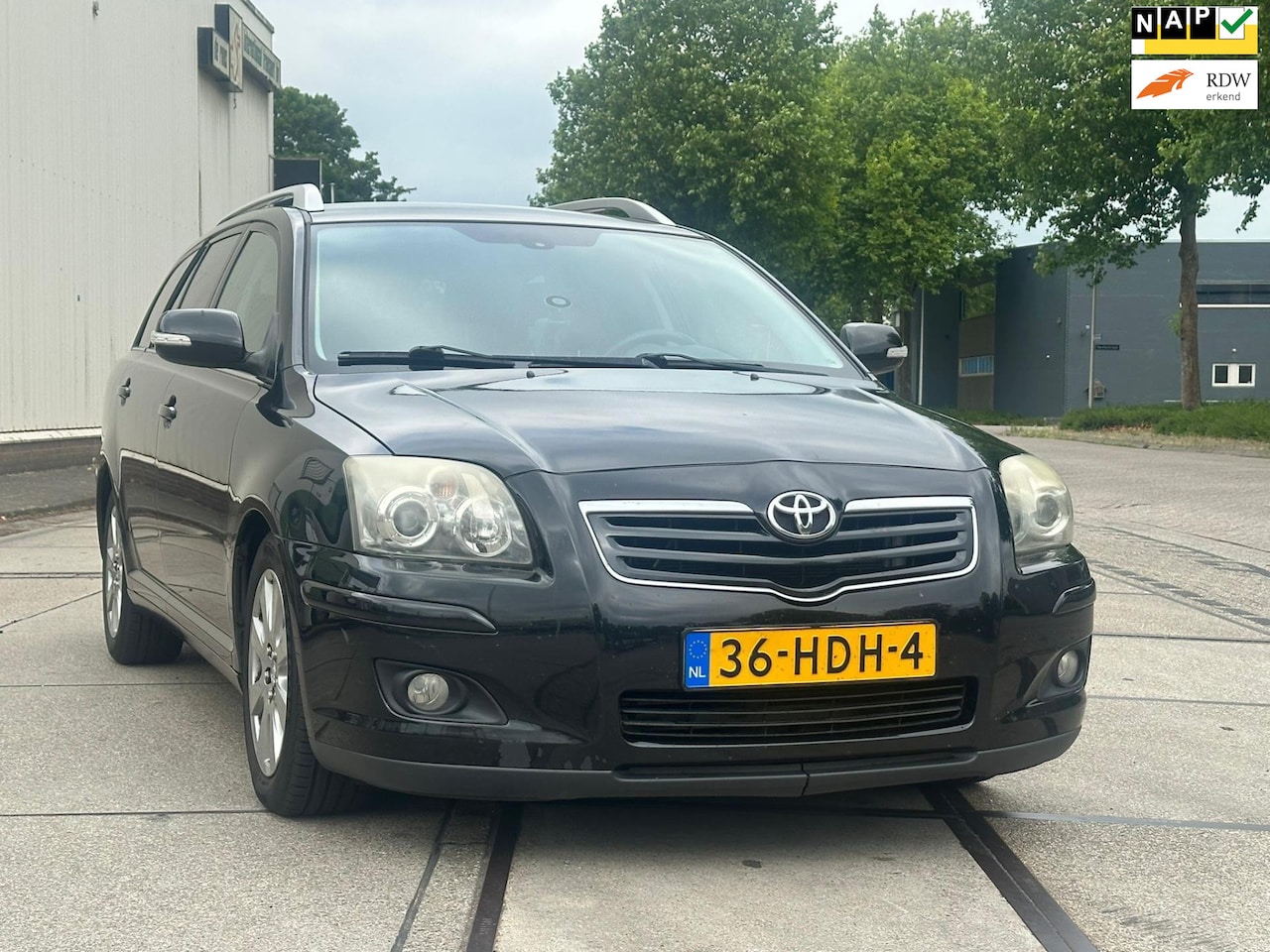 Toyota Avensis Wagon - 1.8 VVTi Luna Business Navi/Clima/Leer/Stoelverw - AutoWereld.nl