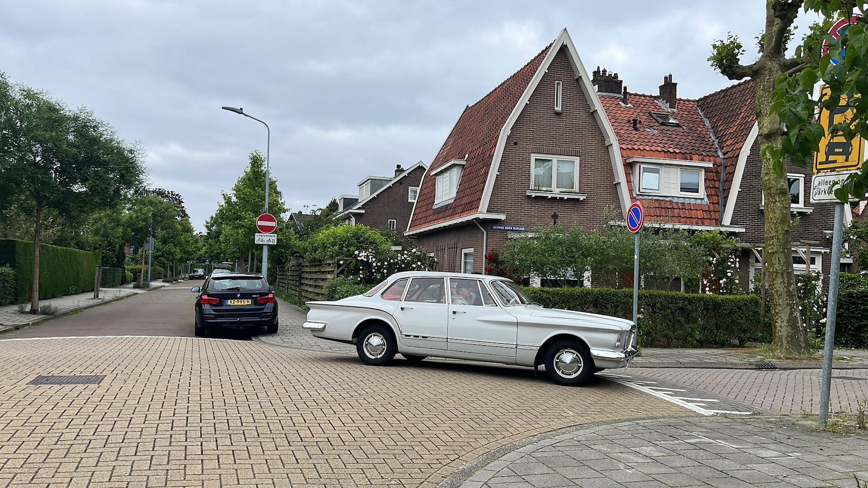 Plymouth Valiant - V200 Montage Suisse - AutoWereld.nl