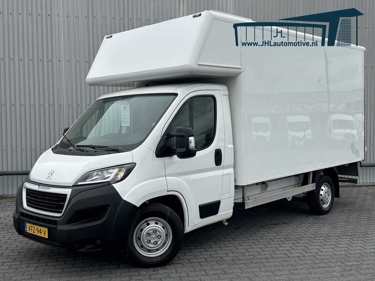 Peugeot Boxer - 435 2.2 BlueHDi L3*BAKWAGEN*LAADKLEP*A/C*TEL*3PERS - AutoWereld.nl