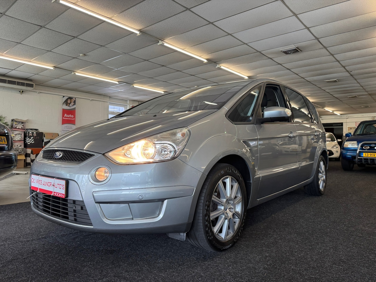 Ford S-Max - 2.0-16V. 7-pers, trekhaak, cruise/climate, navi en zeer goed onderhouden! - AutoWereld.nl