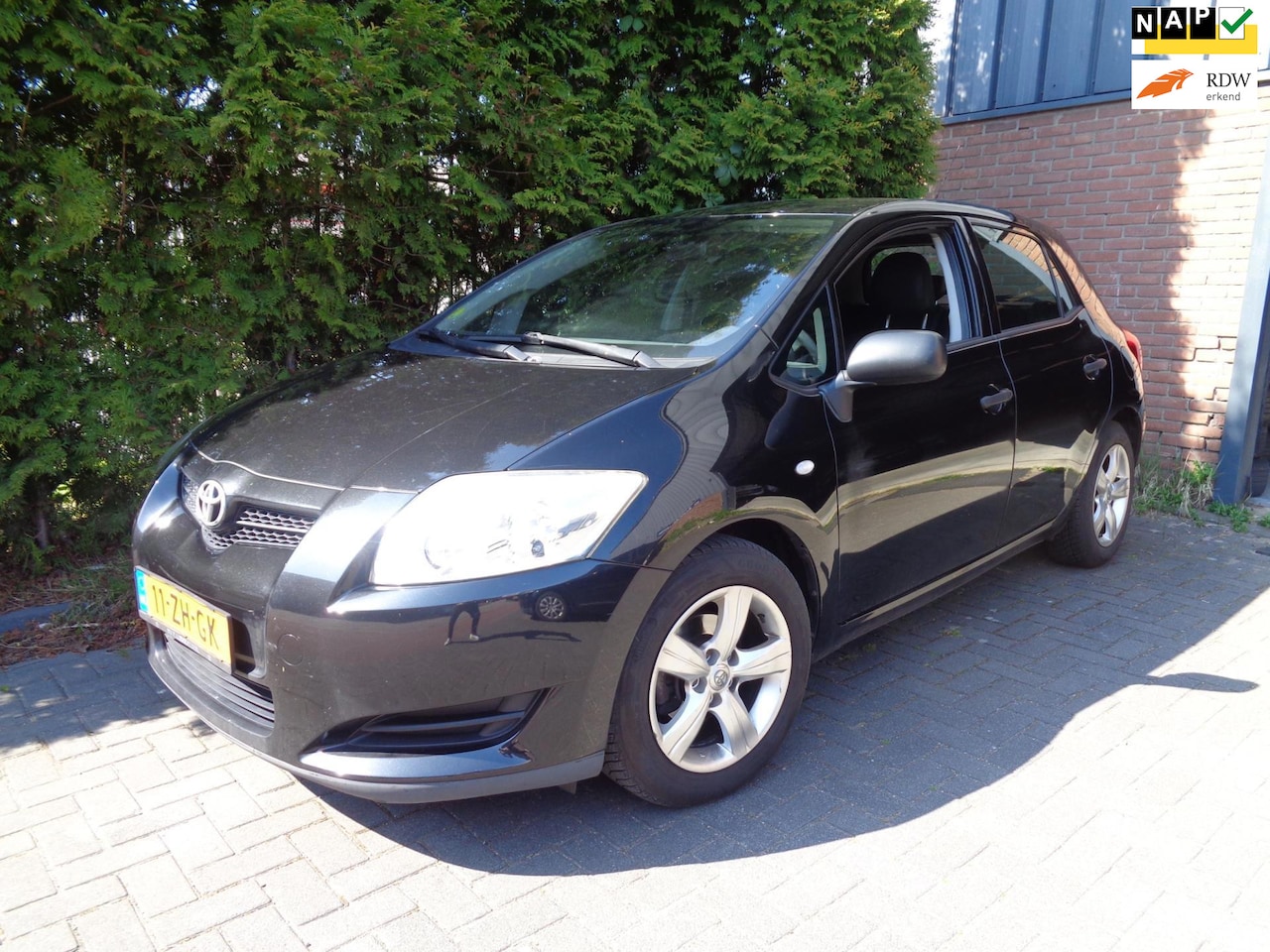 Toyota Auris - 1.4-16V Terra 1.4-16V Terra,Leder,Airco - AutoWereld.nl