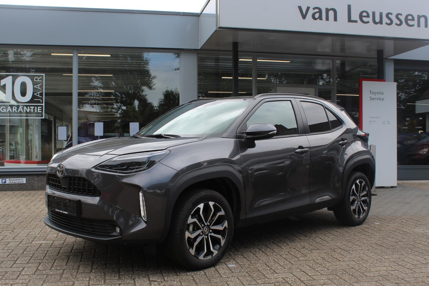 Toyota Yaris Cross - 1.5 Hybrid Dynamic STOEL/STUUR&VOORRUITVERW. LED KEYLESS PRIVACY GLASS APPLE/ANDROID - AutoWereld.nl