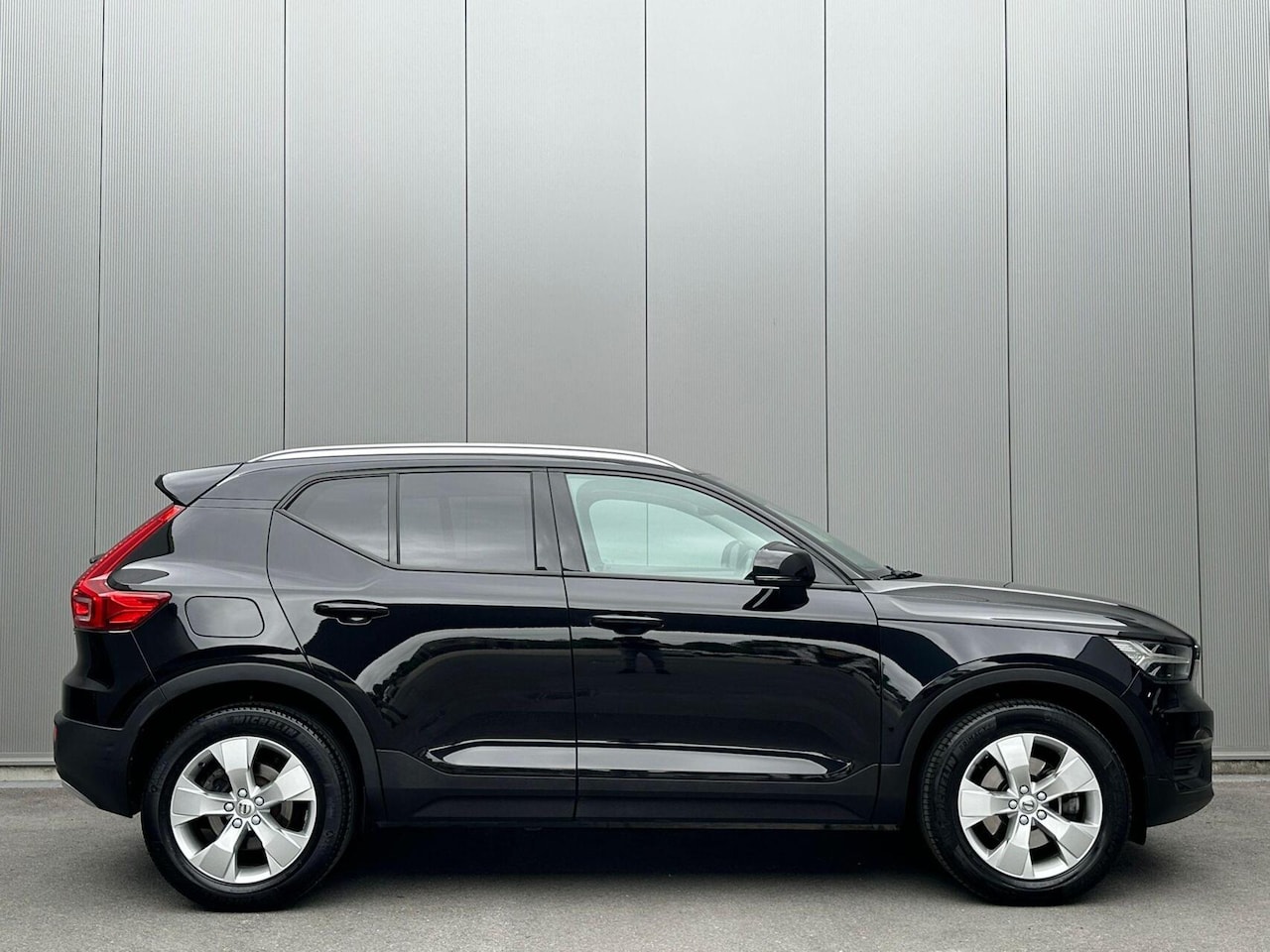 Volvo XC40 - 2.0 T4 Momentum Pro Pilot Assist|Trekhaak|190PK| - AutoWereld.nl