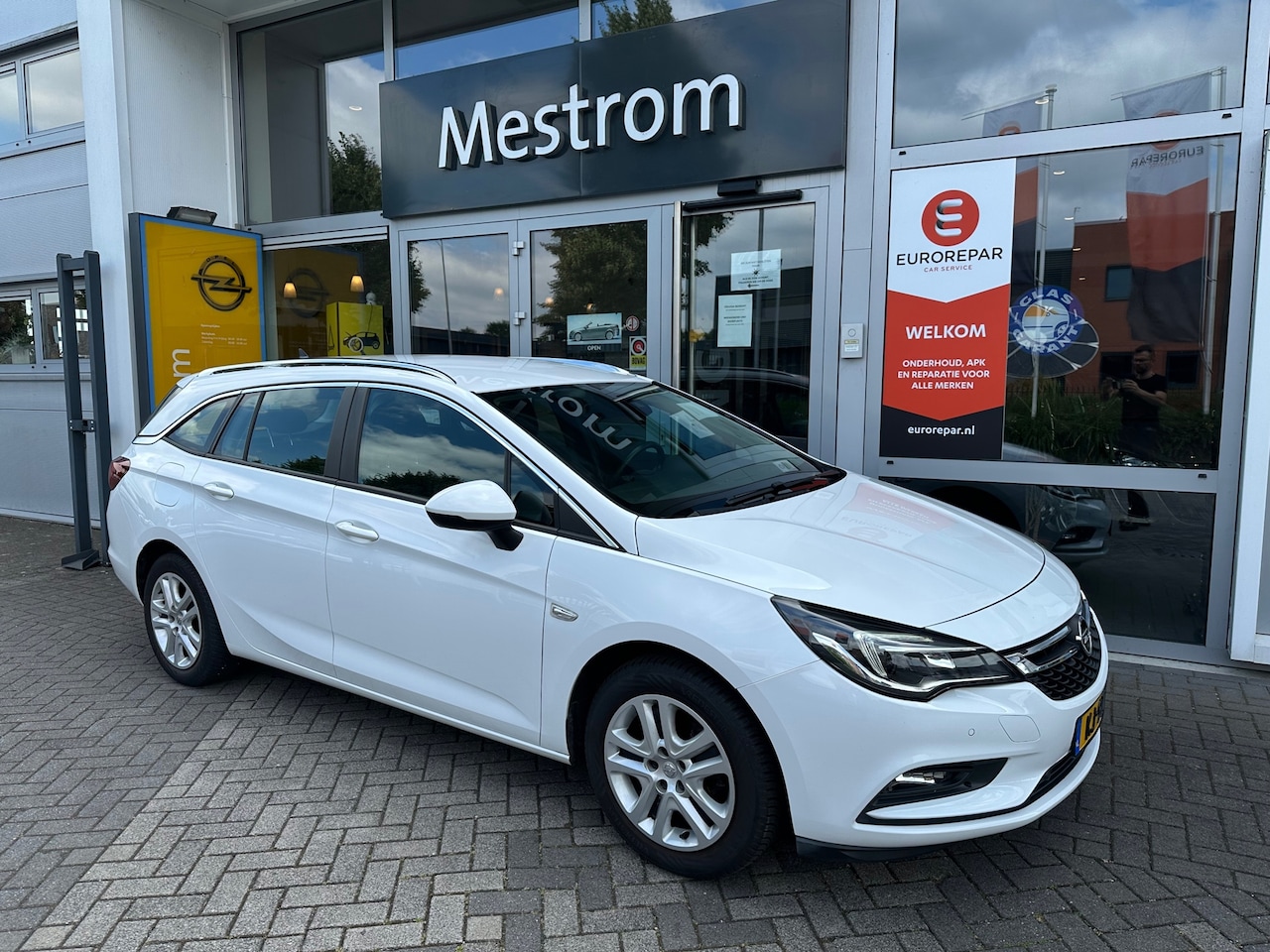 Opel Astra Sports Tourer - 1.0 Business+ navigatie/trekhaak/camera - AutoWereld.nl