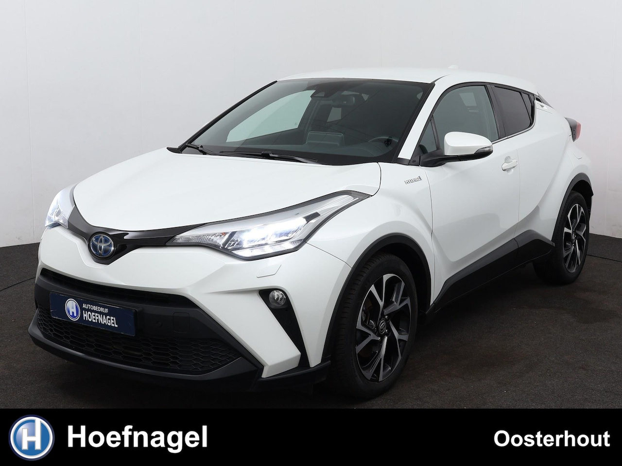 Toyota C-HR - 1.8 Hybrid Executive Automaat | Stoelverwarming | Camera | Adaptive Cruise Control - AutoWereld.nl