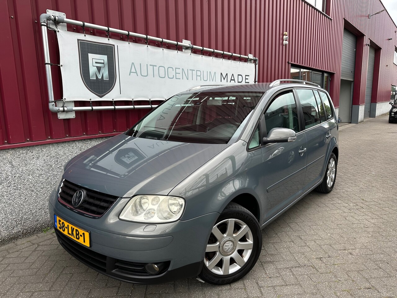 Volkswagen Touran - 1.6-16V FSI Trendline // Clima // PDC // Trekhaak - AutoWereld.nl