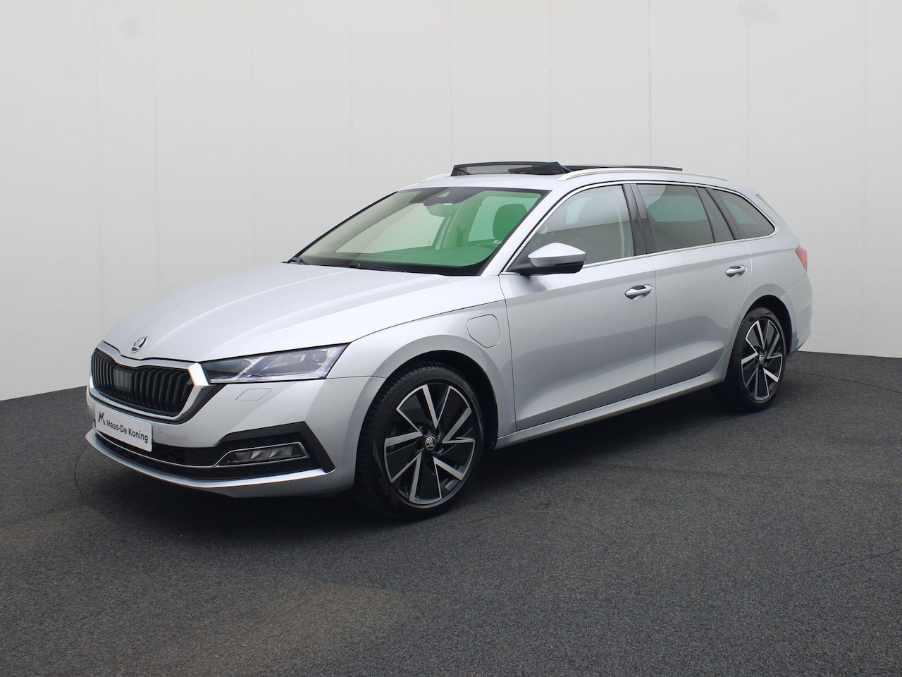 Skoda Octavia Combi - 1.4eHybrid 150kW/204PK Business Edition Plus DSG · Panoramadak · Navigatie · Parkeersensor - AutoWereld.nl