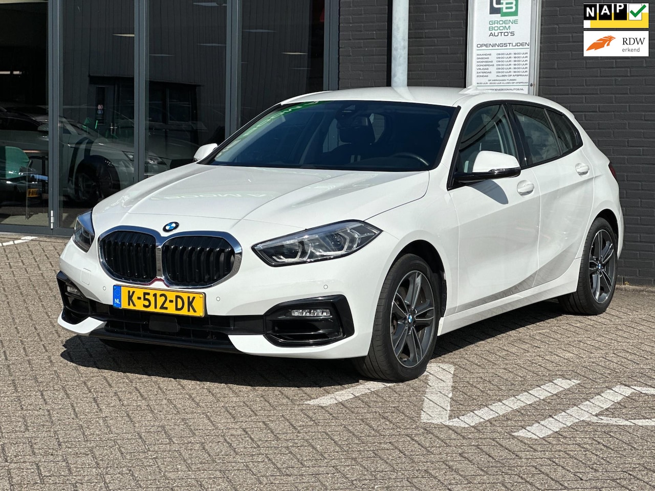 BMW 1-serie - 118i Executive Edition/1STE EIG/NAVI/CARPLAY/LED/NL AUTO NAP!! - AutoWereld.nl
