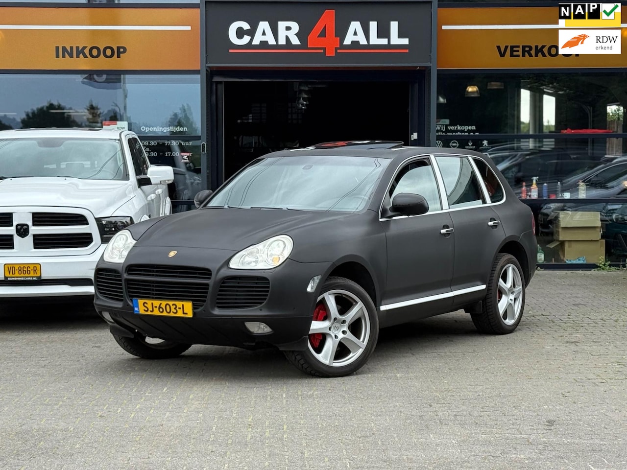 Porsche Cayenne - 4.5 Turbo DAK/NWE APK/ALCANTARA/LUCHTVERING/BOMVOL/ZEER VEEL ONDERHOUD AAN GEHAD - AutoWereld.nl