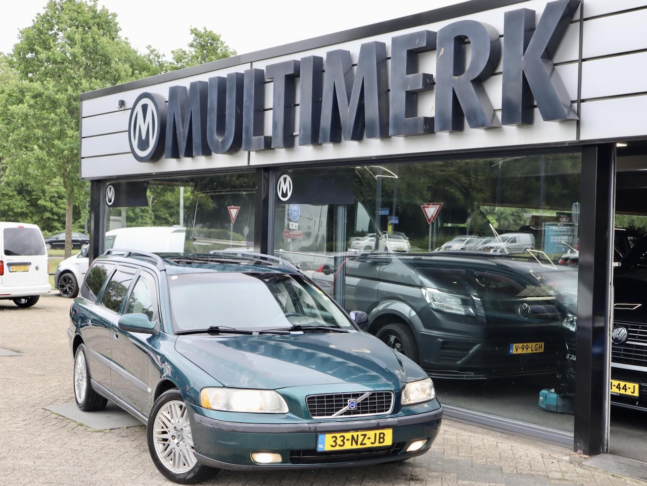 Volvo V70 - 2.4 T Comfort Line APK T/m 27-06--2026 - AutoWereld.nl