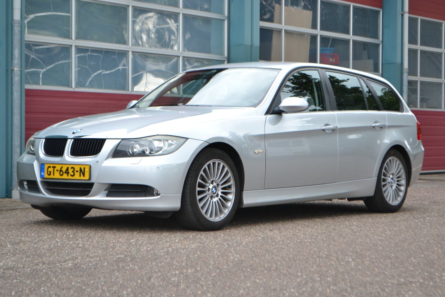 BMW 3-serie Touring - 320i AUTOMAAT - AutoWereld.nl