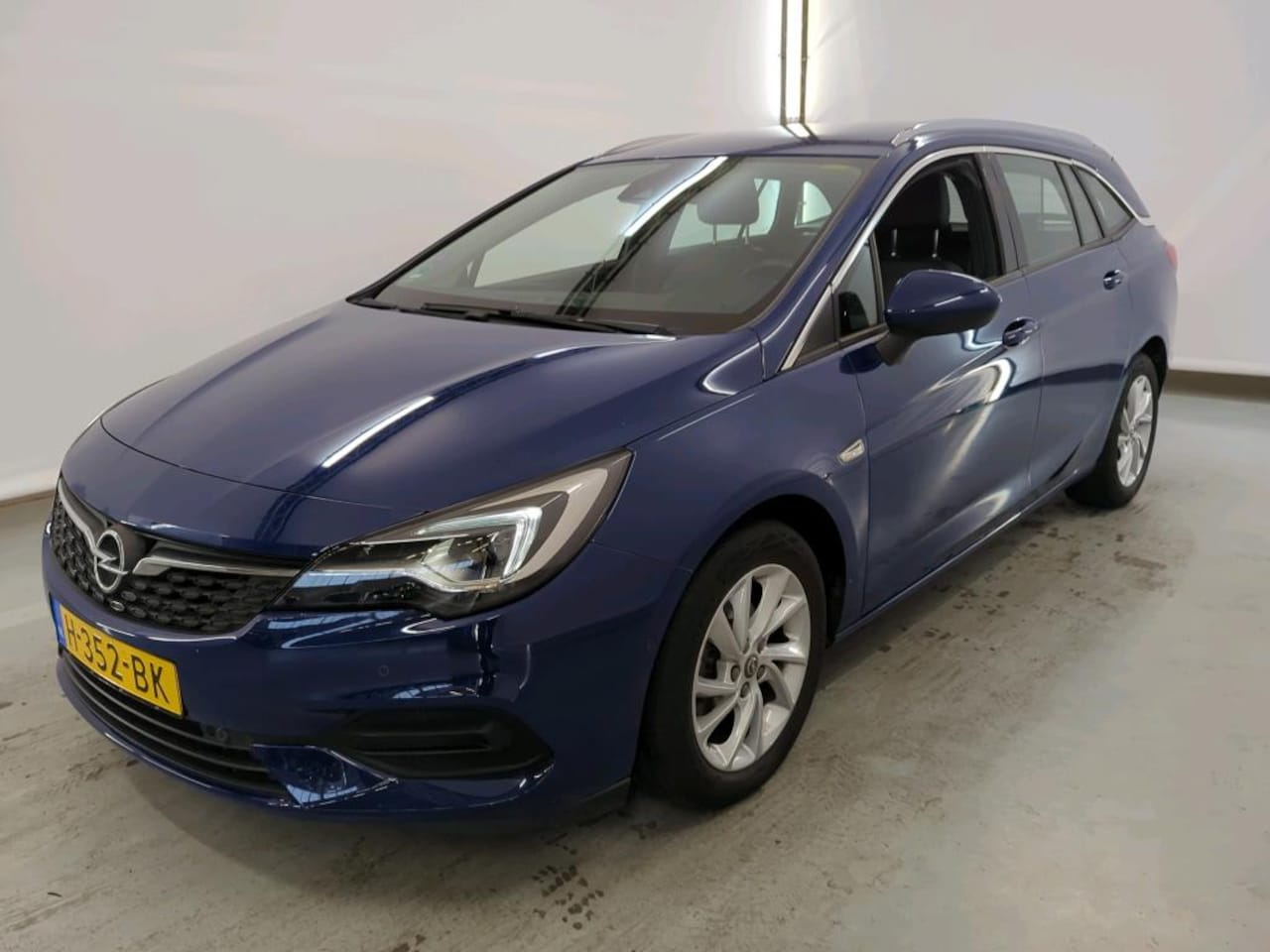 Opel Astra Sports Tourer - 1.2 Elegance NL AUT | CAMERA | CARPLAY | VELGEN - AutoWereld.nl