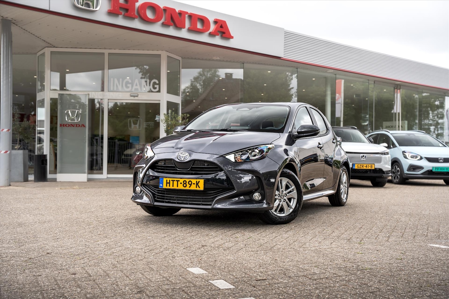 Toyota Yaris - 1.5 Full Hybrid Active Automaat | Parkeersensoren voor en achter | Achteruitrijcamera | St - AutoWereld.nl
