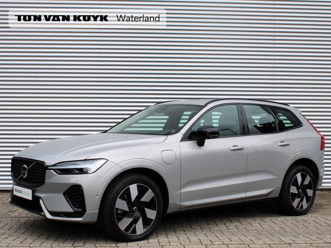 Volvo XC60 - T6 350PK Plug-in hybrid AWD Ultimate Dark Automaat / Trekhaak / 360* Camera / Panoramisch - AutoWereld.nl