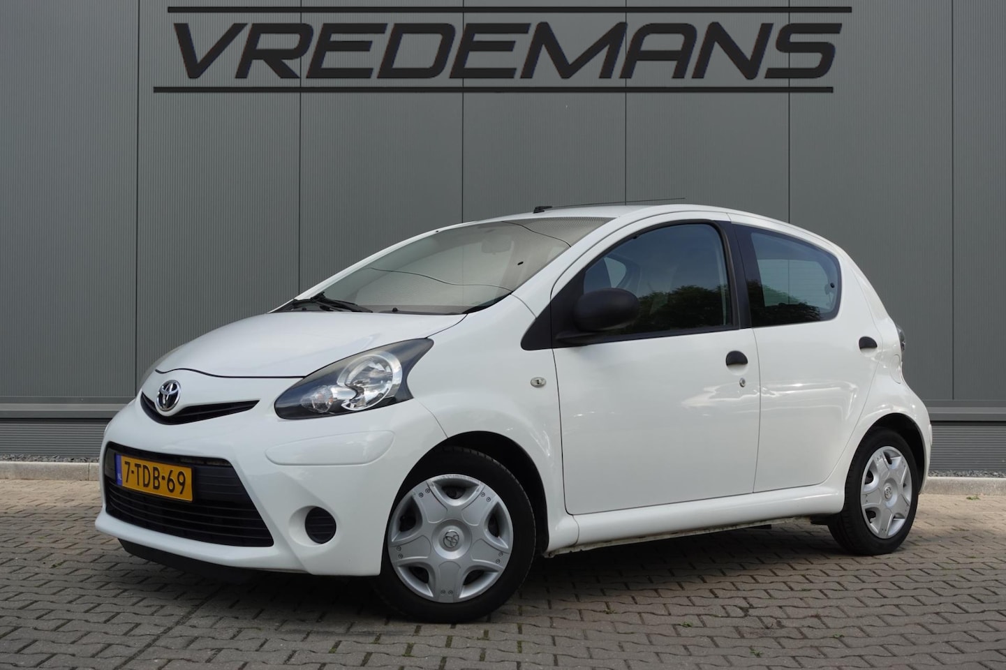 Toyota Aygo - 1.0 VVT-i Now 1.0 VVT-i Now - AutoWereld.nl