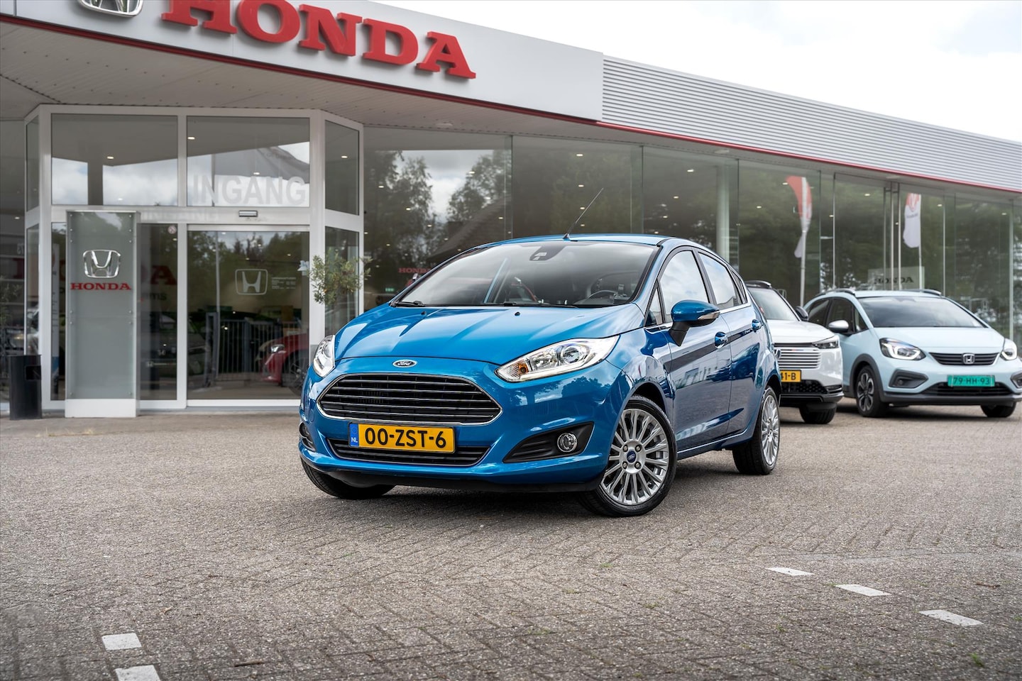 Ford Fiesta - 1.0 Titanium | Cruise control | IJskoude airco | Trekhaak | Extra set winterbanden op stal - AutoWereld.nl