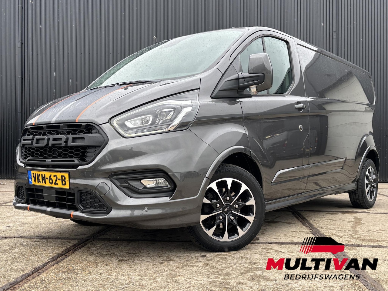 Ford Transit Custom - 2.0 185PK L2H1 Sport | BOMVOL | LED | STOELVERWARMING | CARPLAY | AUTOMAAT - AutoWereld.nl