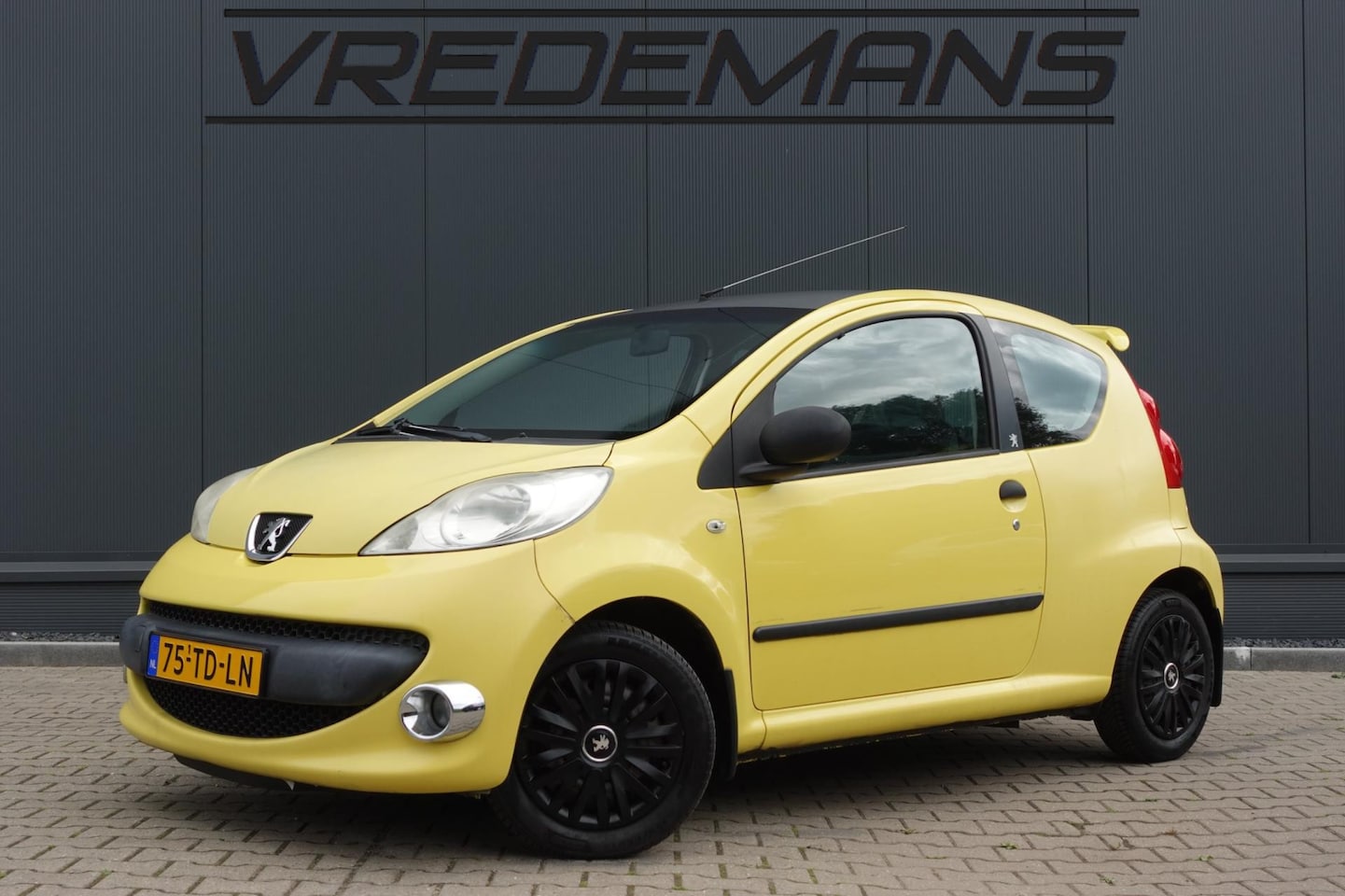 Peugeot 107 - 1.0-12V XR 1.0-12V XR - AutoWereld.nl