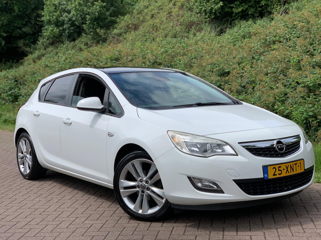 Opel Astra - 1.4 Turbo Edition 120PK |AIRCO| NAVI| 18''| 2012 ! - AutoWereld.nl