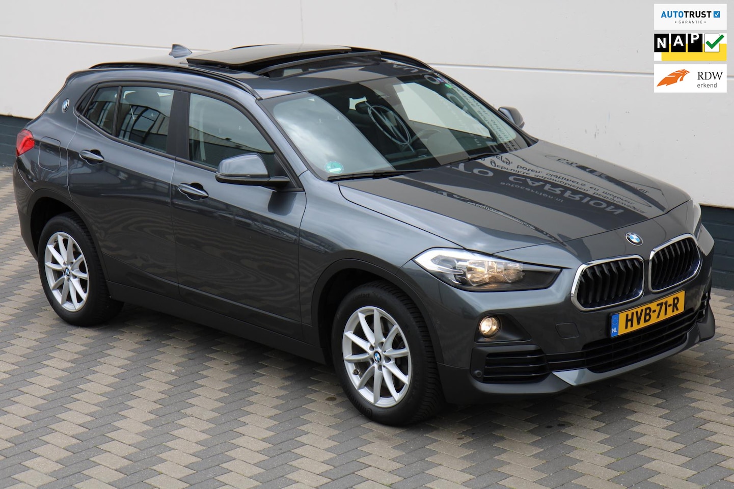 BMW X2 - SDrive20i Pano Navi Trekhaak Dealer Ond 1Ste Eig !! - AutoWereld.nl