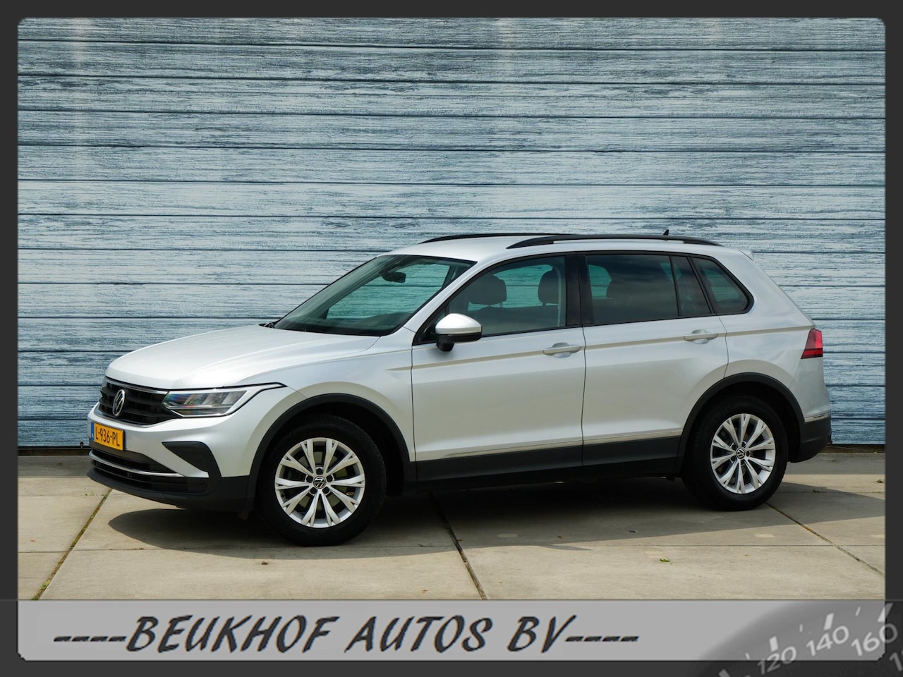 Volkswagen Tiguan - 1.5 TSI Face Lift Trekhaak Carplay Navi - AutoWereld.nl