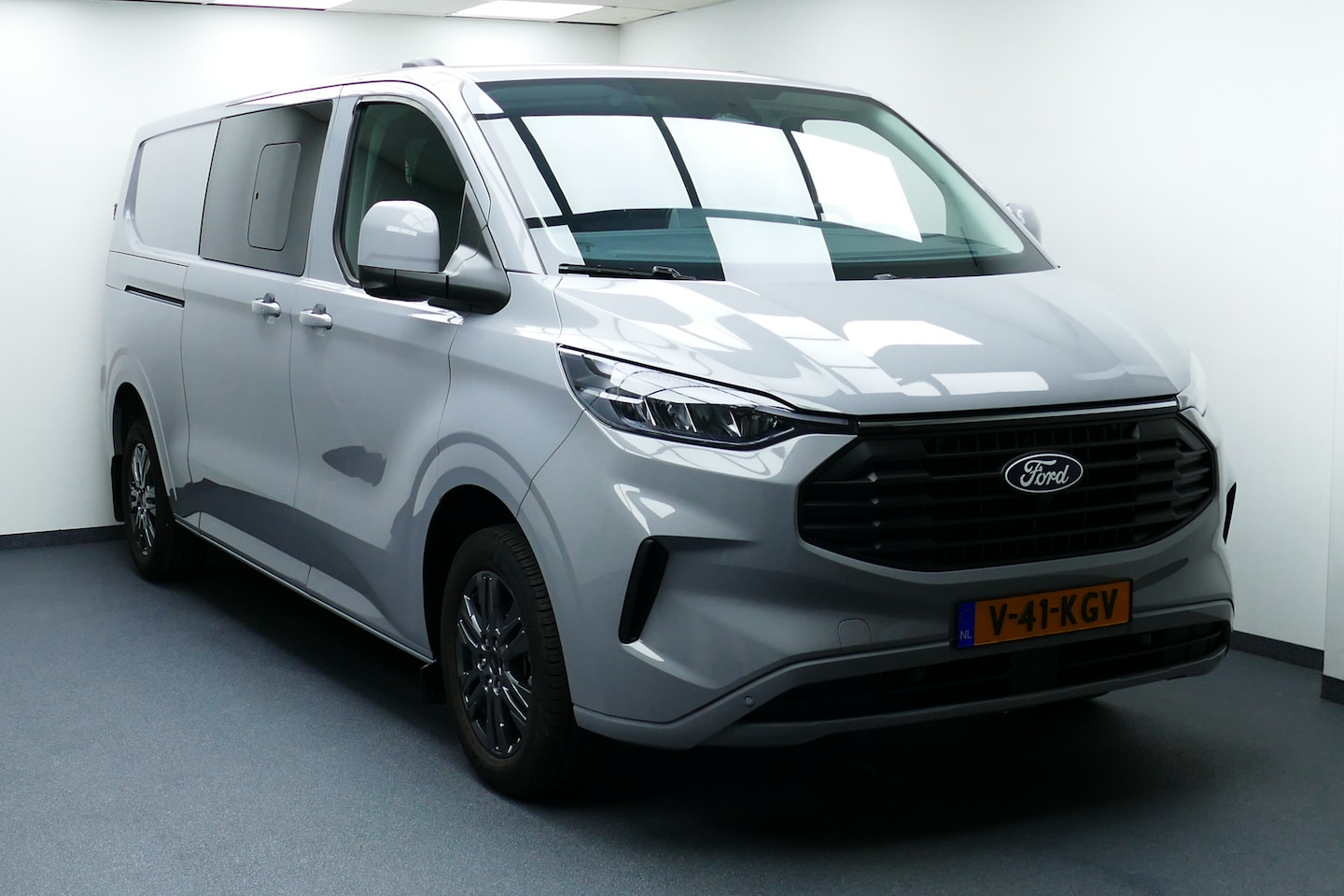 Ford Transit Custom - 320 2.0 170Pk TDCI L2H1 Limited DC 2xSchuifdeur, Navi, 360 Camera, Elekt Haak 2500kg - AutoWereld.nl