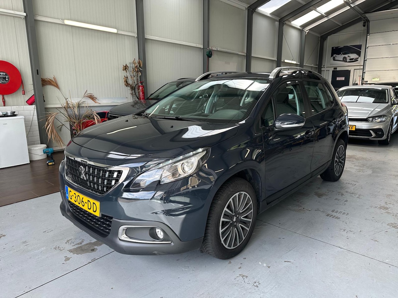 Peugeot 2008 - 1.2 PureTech Active CarPlay 1 jaar Apk - AutoWereld.nl