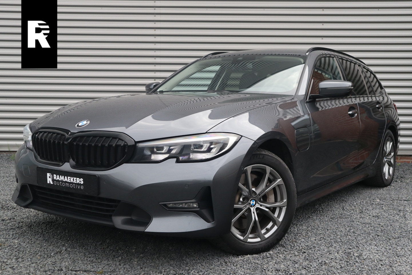 BMW 3-serie Touring - 330e Sportline Harman Kardon / Camera / Trekhaak / - AutoWereld.nl